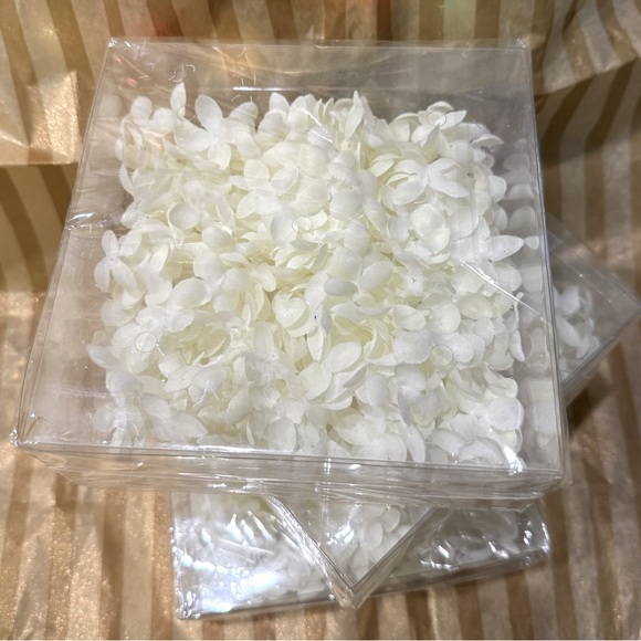 HYDRANGEA PETALS. 8115 Set of 3 6”x6” units White Flowers Craft WEDDINGSTAR INC. - Picture 5 of 7